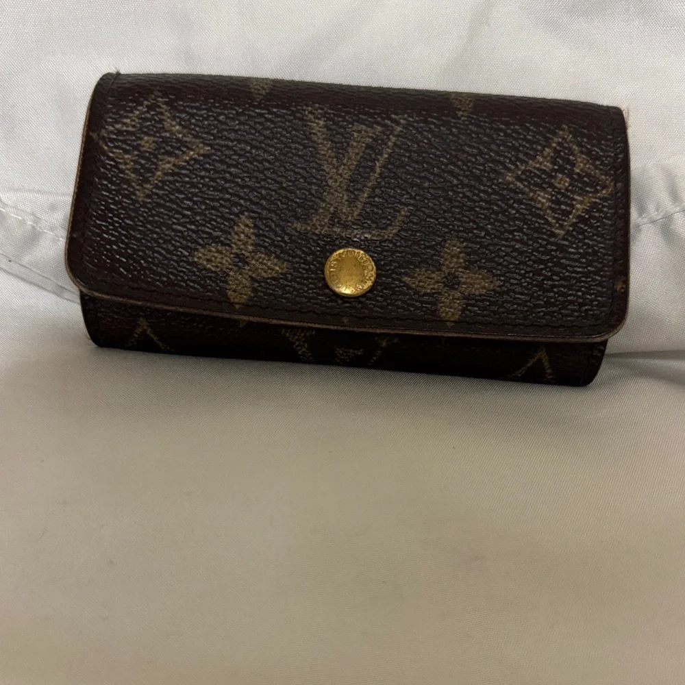 Louis Vuitton Monogram Canvas Key Pouch in Brown with Gold Snap - Picture 2 of 16